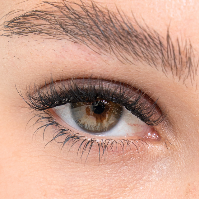 Off Duty natural lash style